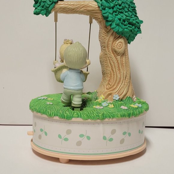 Precious Moments Animated Music Box - Picture 2 of 4